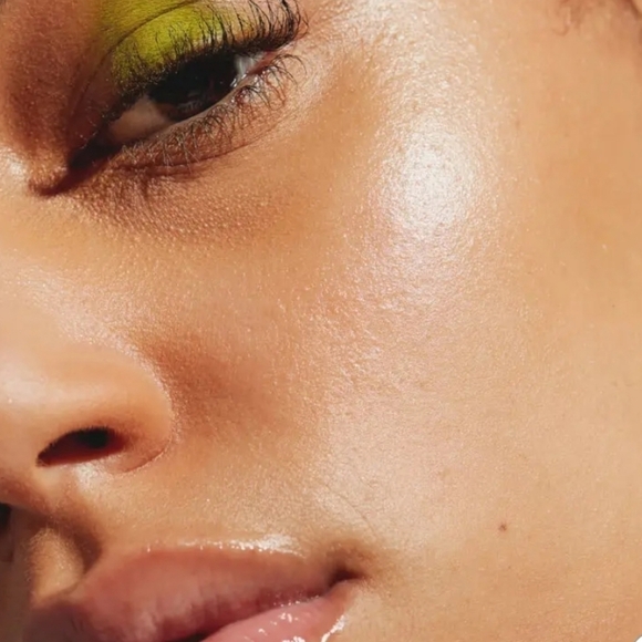 Illamasqua Hydra Setting Spray •100 ml - Picture 2 of 10